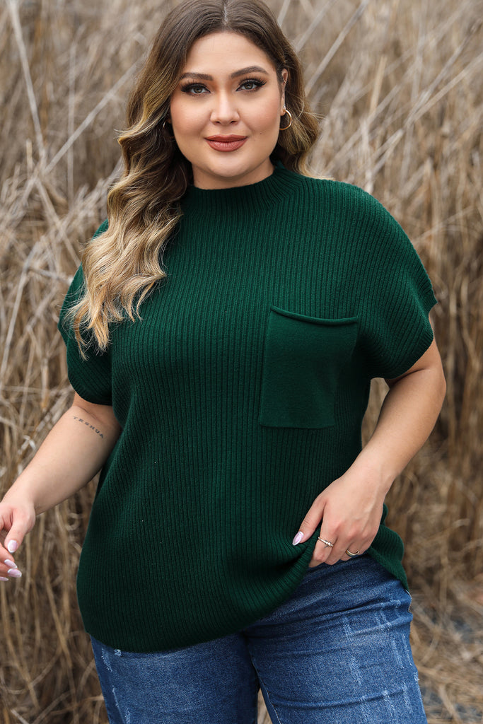 This cozy sweater is perfect for a fabulous fall feel
Fine knit material with a ribbed texture
Mock neck, short sleeves, a functional chest pocket with a rolled seam detail
A relaxed silhouette that ends in a straight hemline